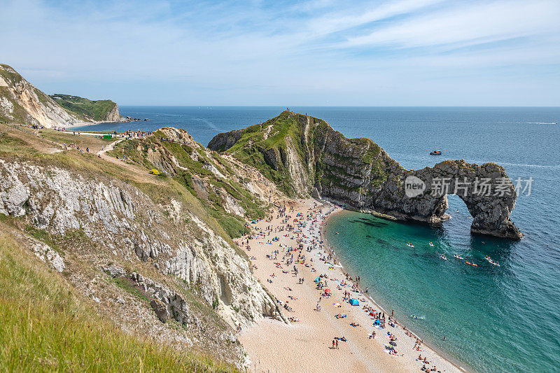 多塞特Durdle Door海滩上的夏天